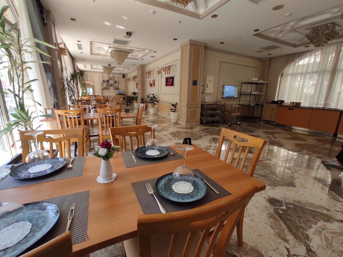 Golden City Hotel Baky Esterno foto