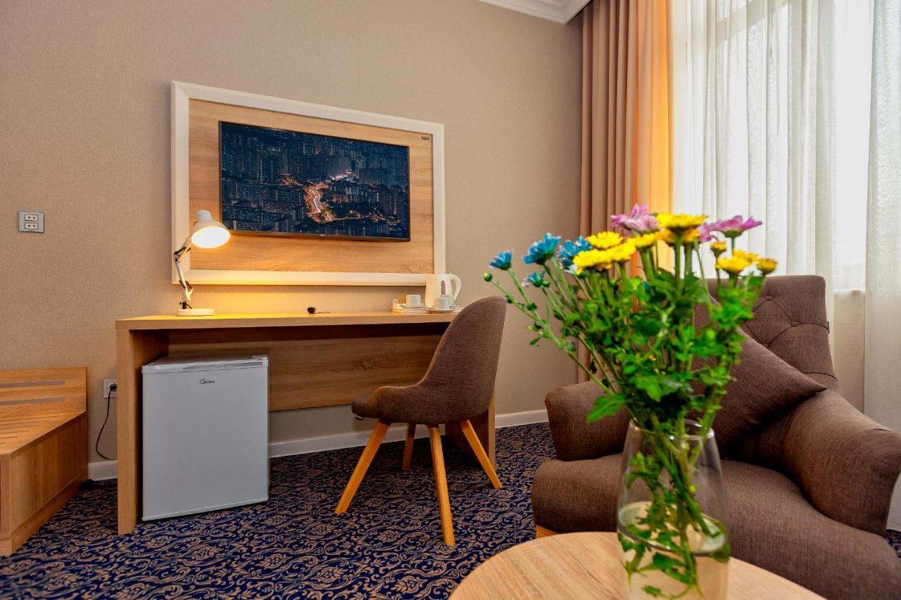Golden City Hotel Baky Esterno foto