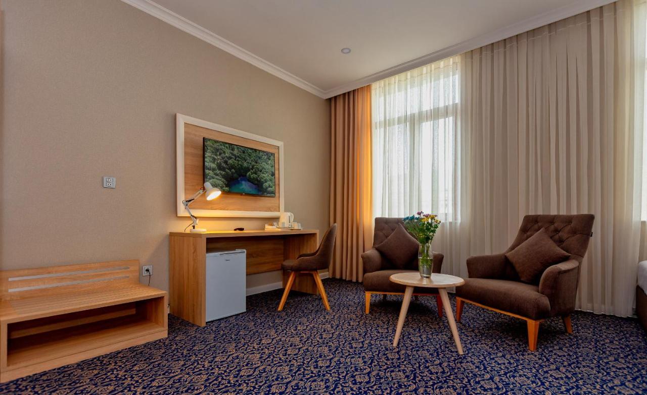 Golden City Hotel Baky Esterno foto