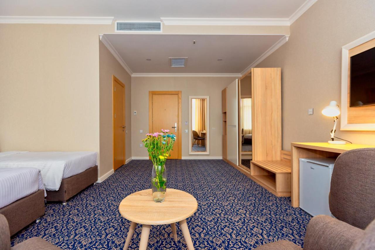 Golden City Hotel Baky Esterno foto