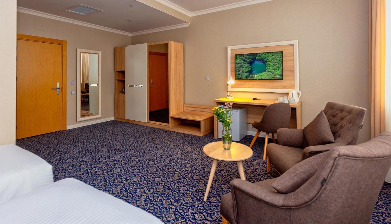 Golden City Hotel Baky Esterno foto