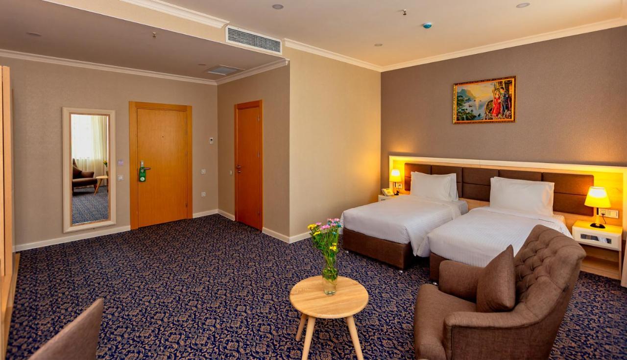 Golden City Hotel Baky Esterno foto