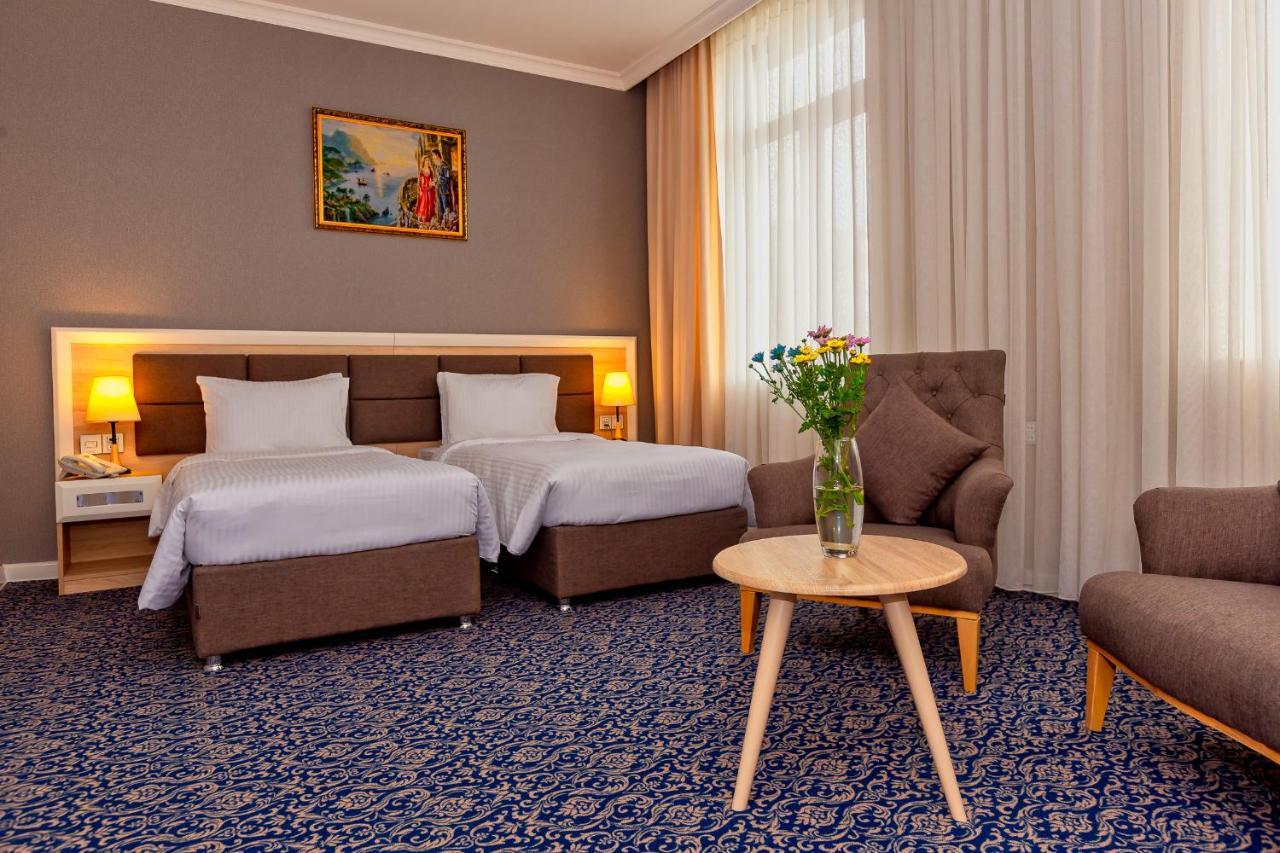 Golden City Hotel Baky Esterno foto
