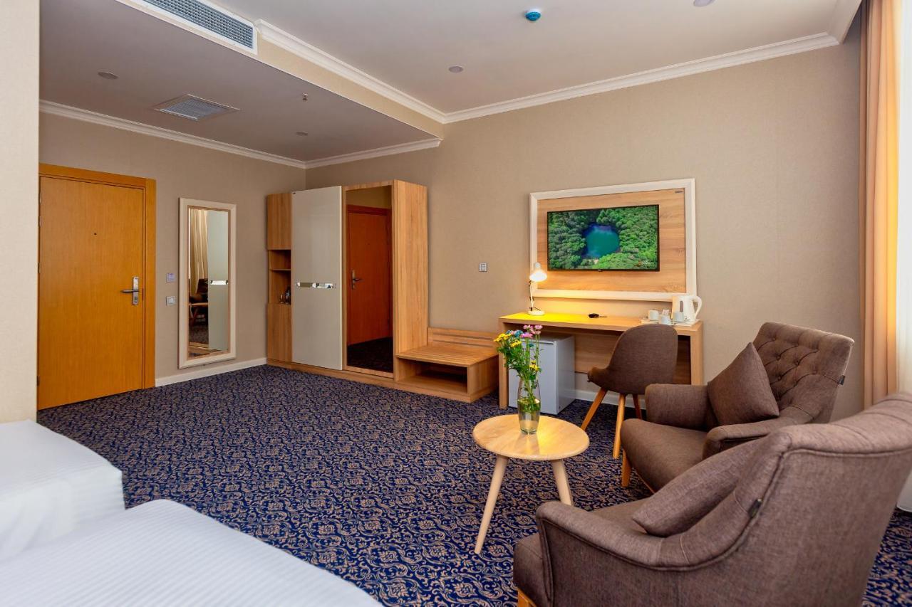 Golden City Hotel Baky Esterno foto